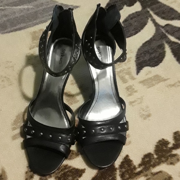 heels - Picture 2 of 5